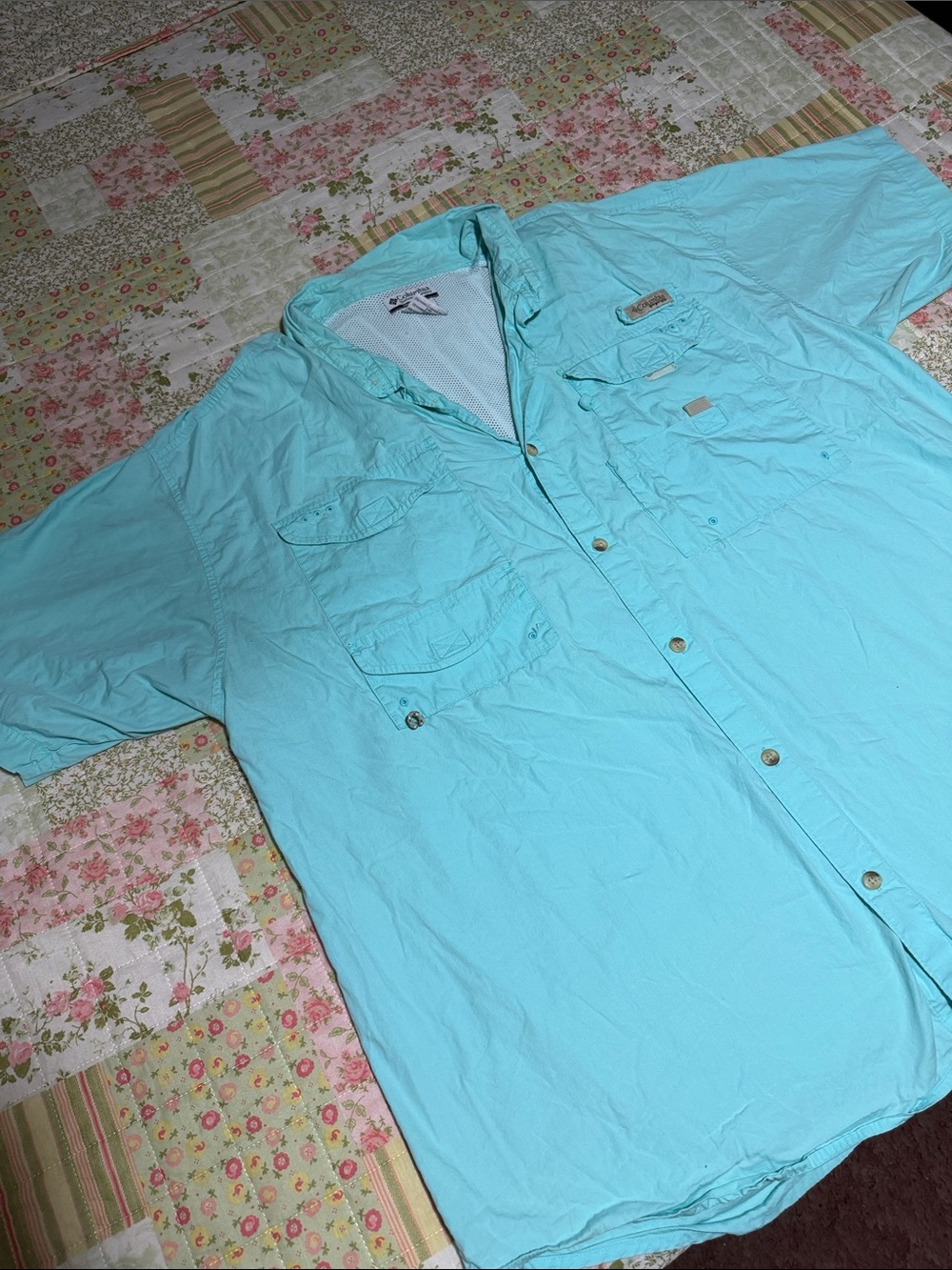 Columbia Light Blue Short-Sleeve Men's Button Front Fishing Shirt